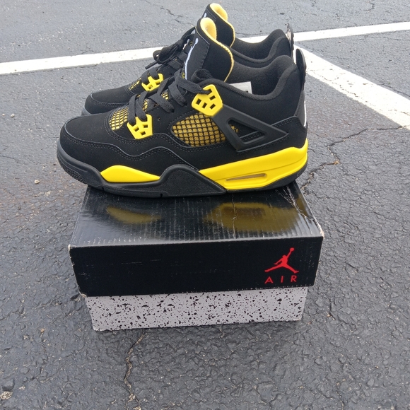 Air Jordan 4 Retro,  Thunder - Picture 1 of 5